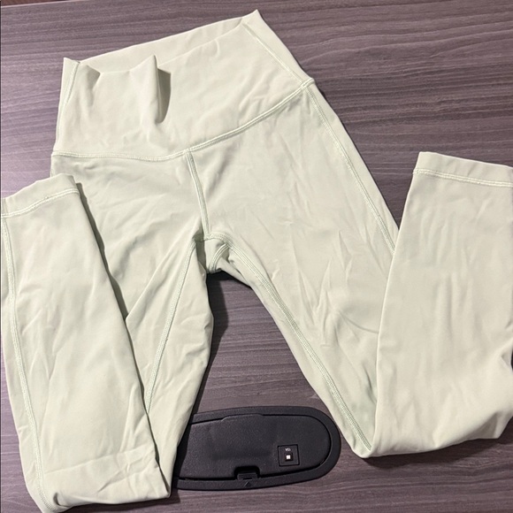 Lululemon Light Green High-Waisted Leggings size 2 - Picture 5 of 6